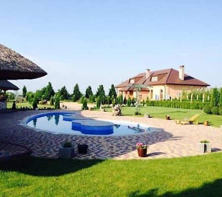 Maetok Country Club Hotel Petrove Exterior foto